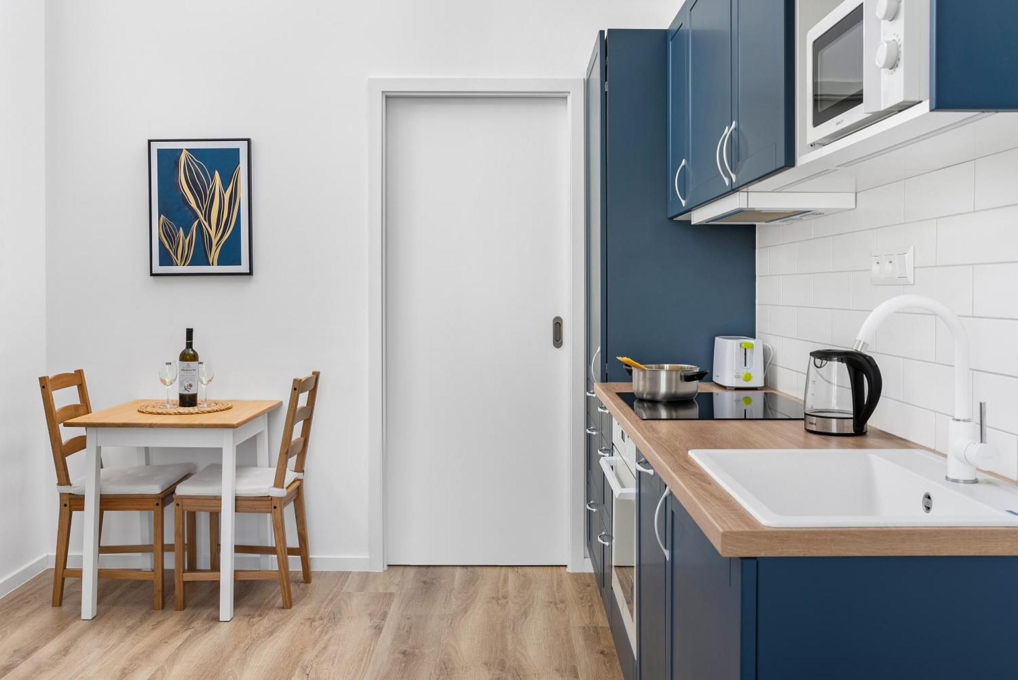 Utulny V Centru Azur Apartamento